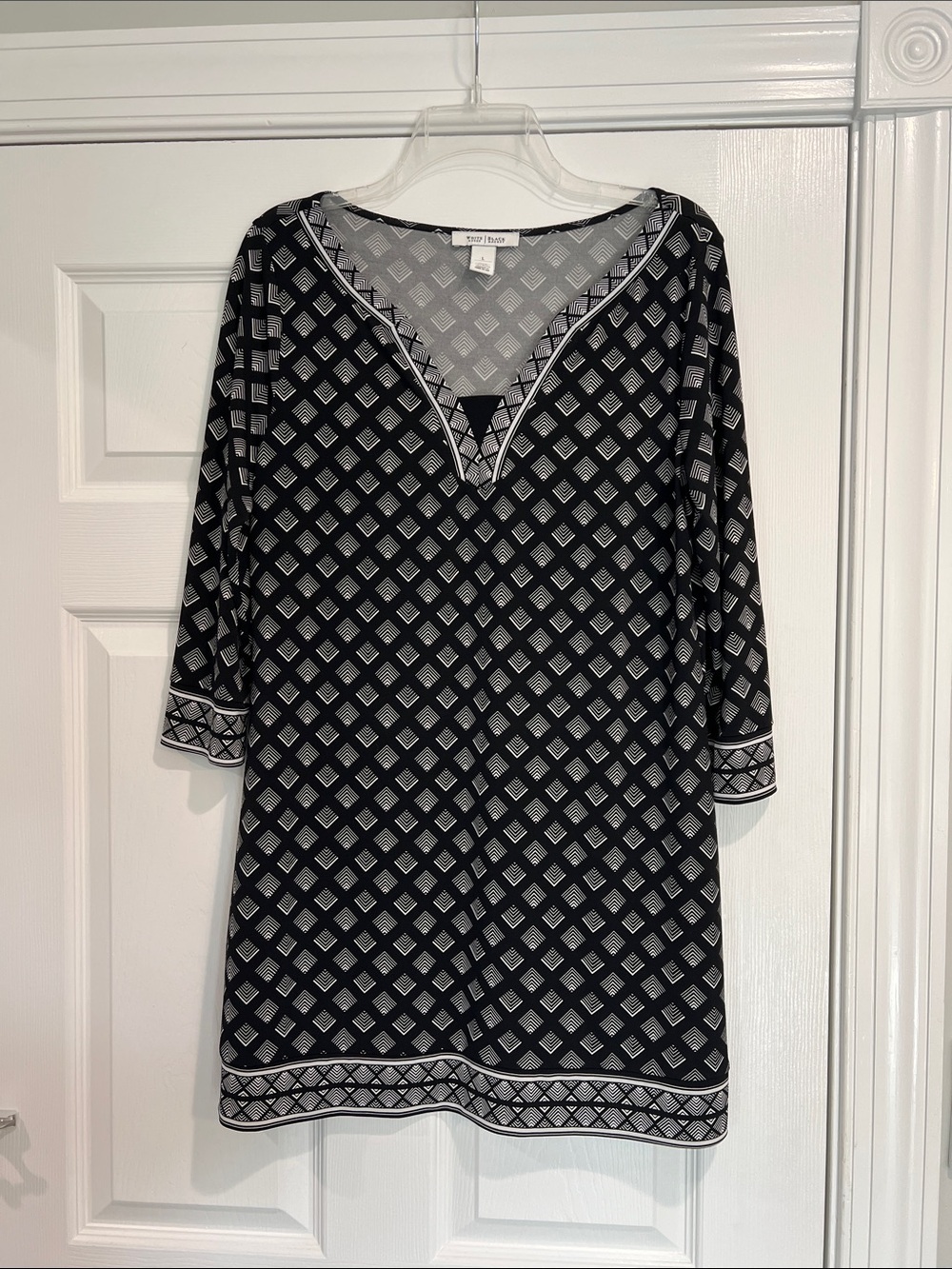 White House Black Market Black and White Geometric Tunic